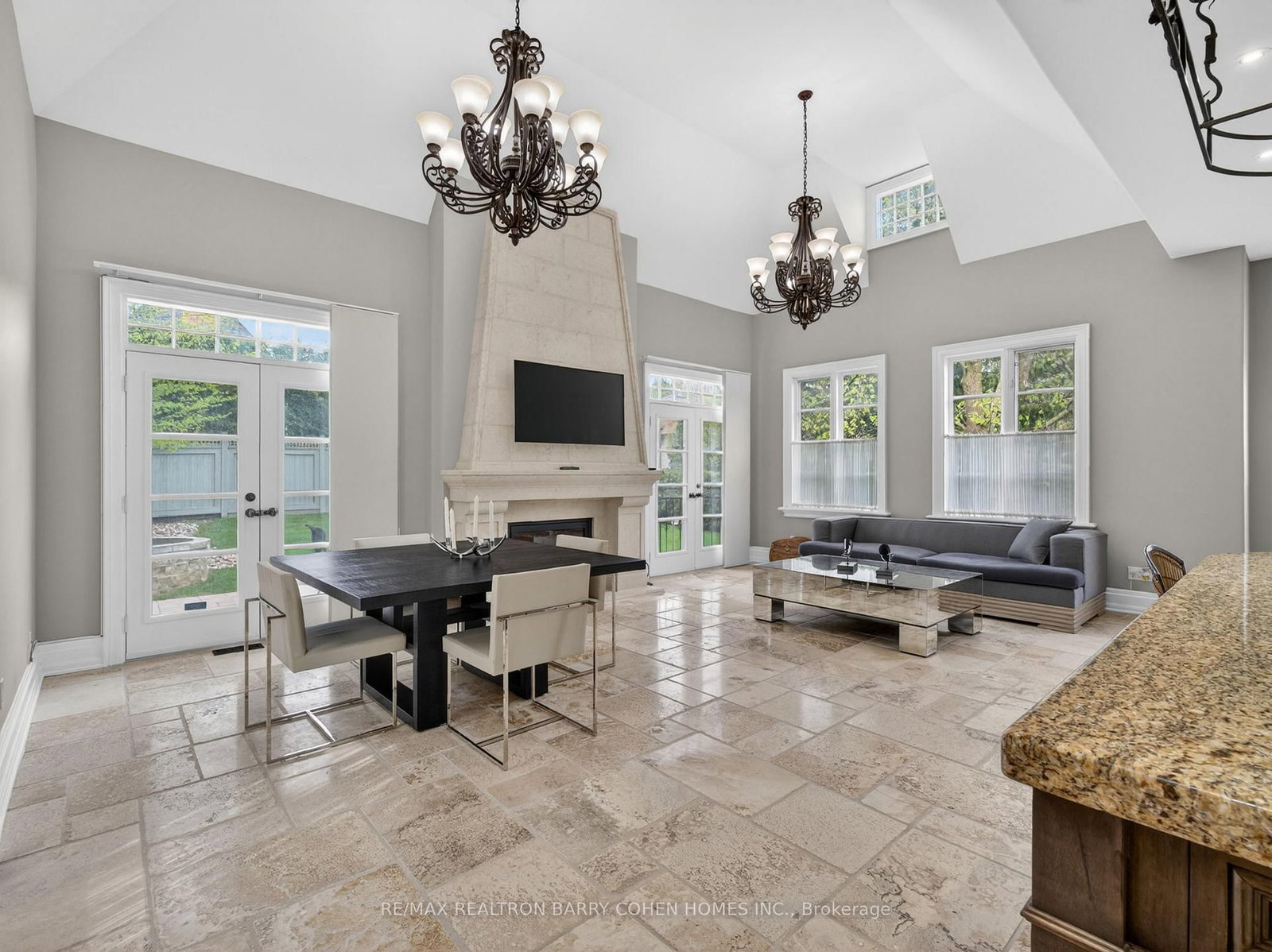 3 Legacy Crt, Toronto — 16