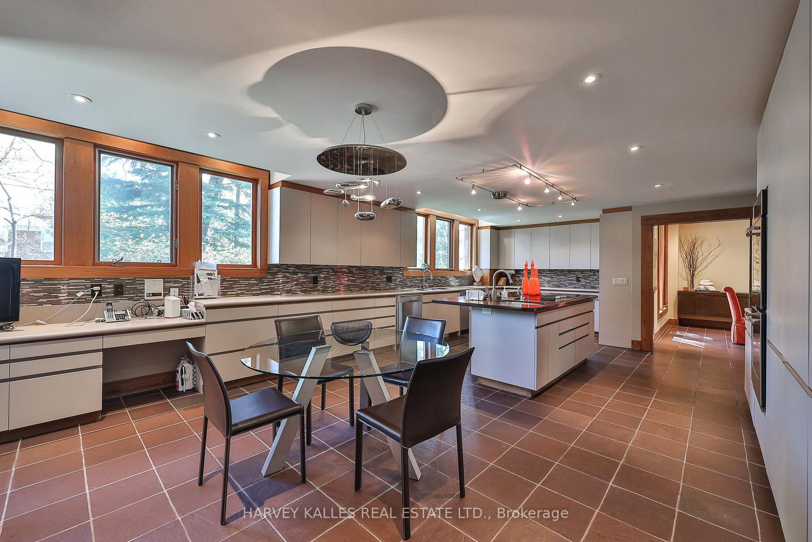 223 Hillhurst Blvd, Toronto — 15