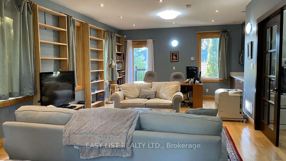 98 Burbank Dr, Toronto — 35