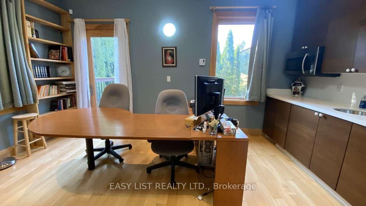 98 Burbank Dr, Toronto — 37