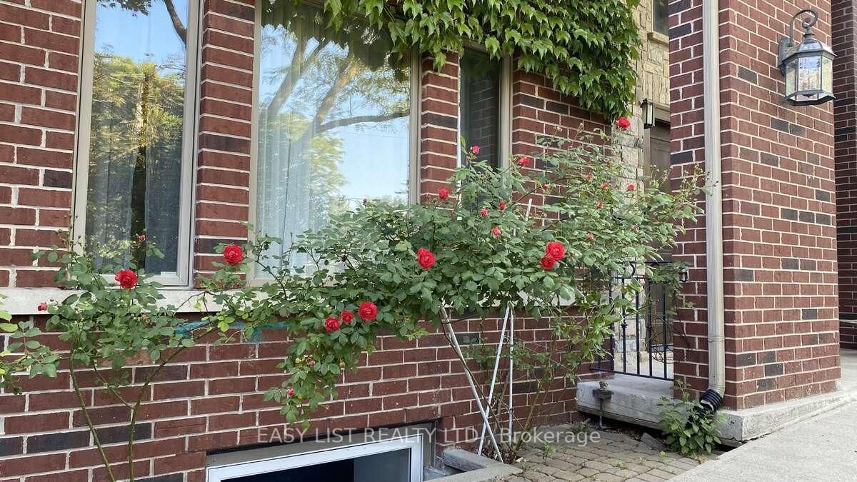 98 Burbank Dr, Toronto — 48