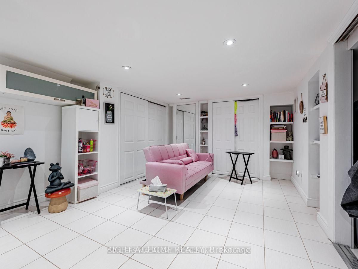 B-1069 College St, Toronto — 3