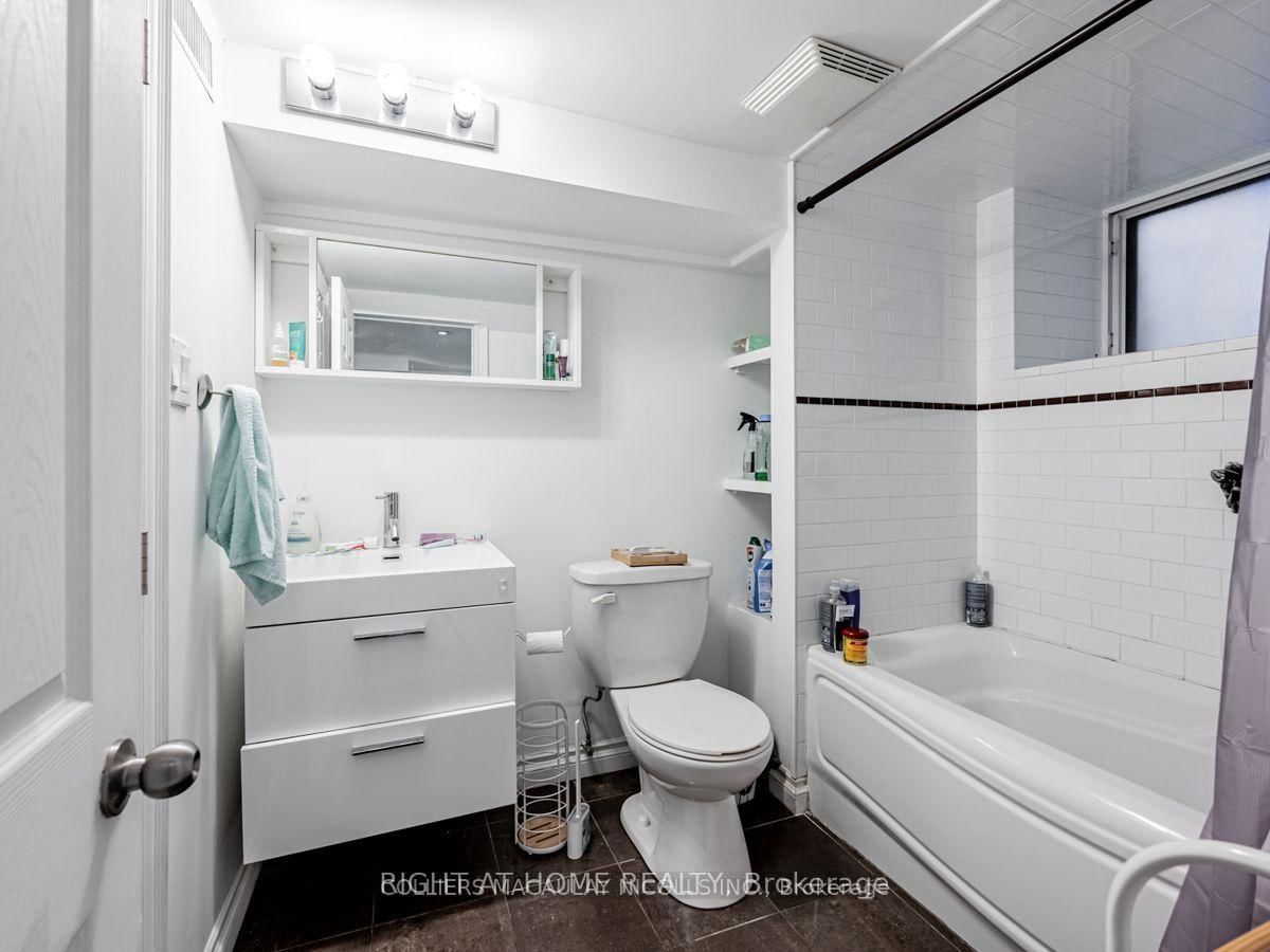 B-1069 College St, Toronto — 4