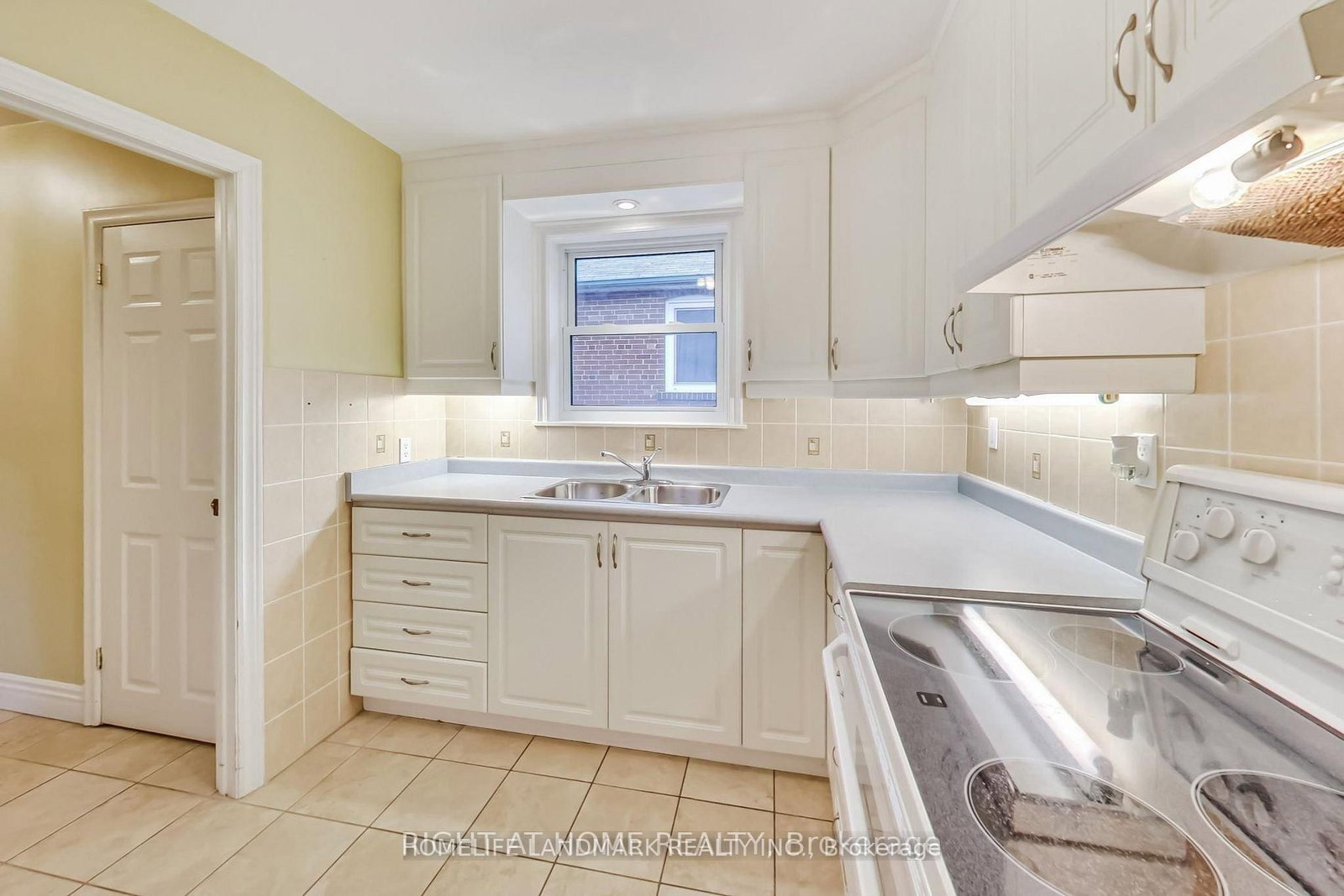 95 Poyntz Ave, Toronto — 3