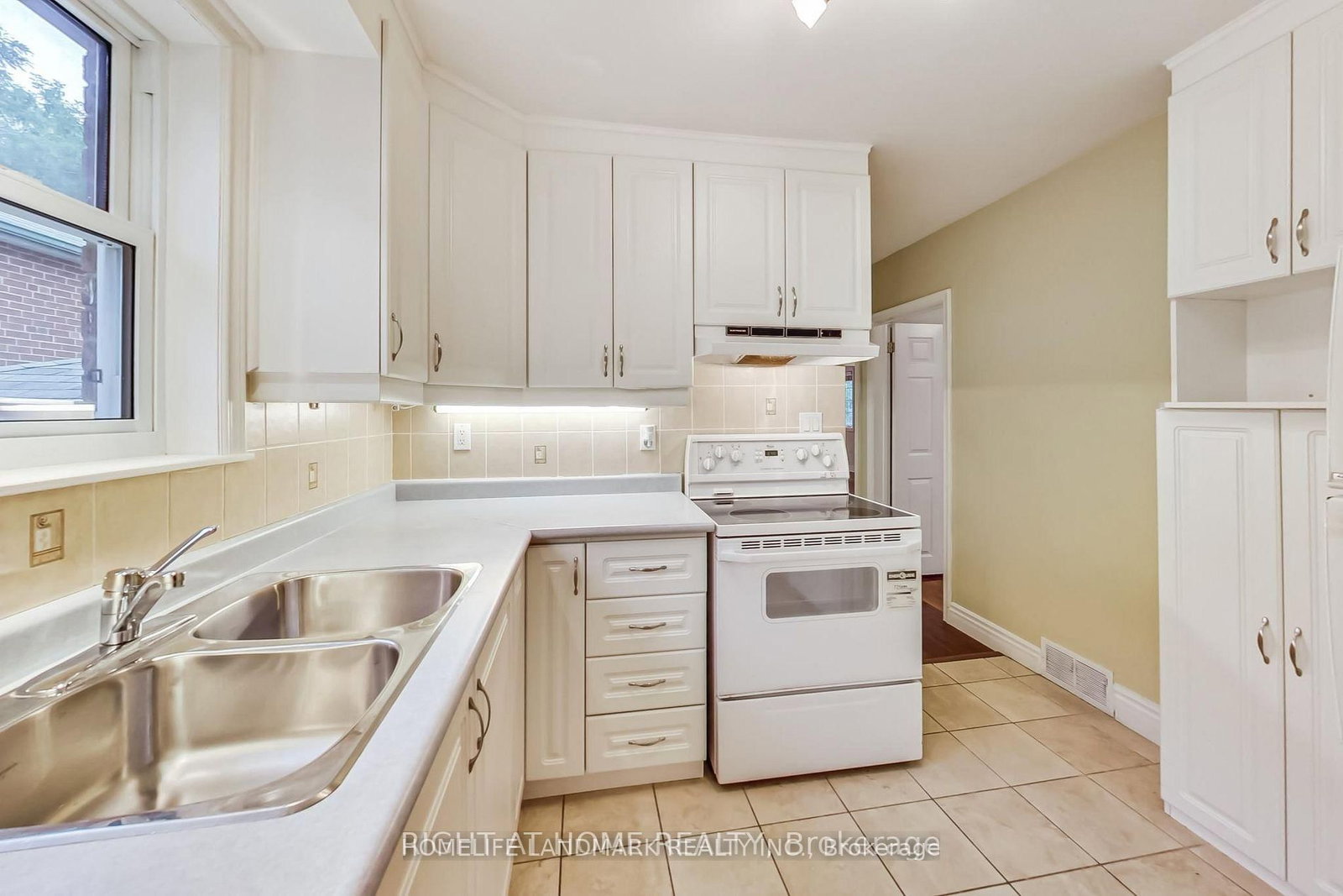 95 Poyntz Ave, Toronto — 4
