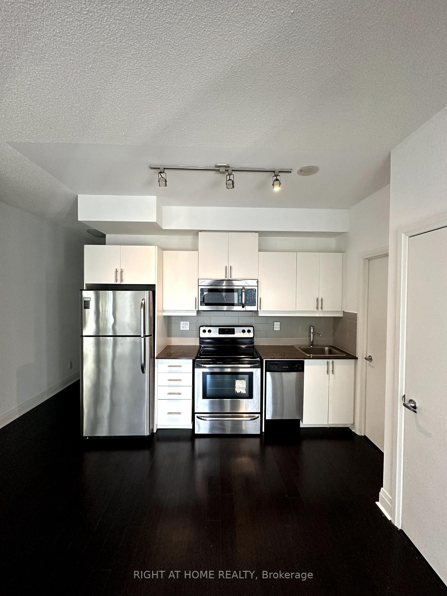 605-17 Kenaston Gdns, Toronto — 6