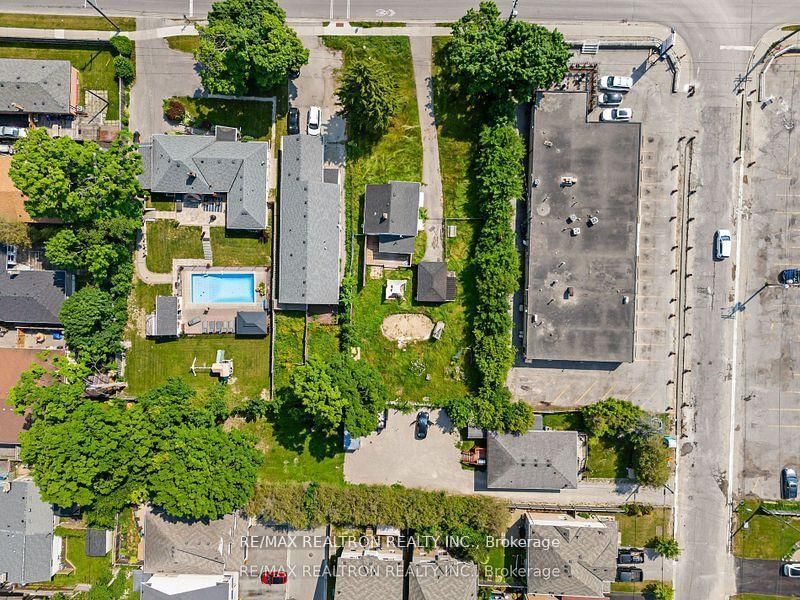 780 Liverpool Rd, Pickering — 2