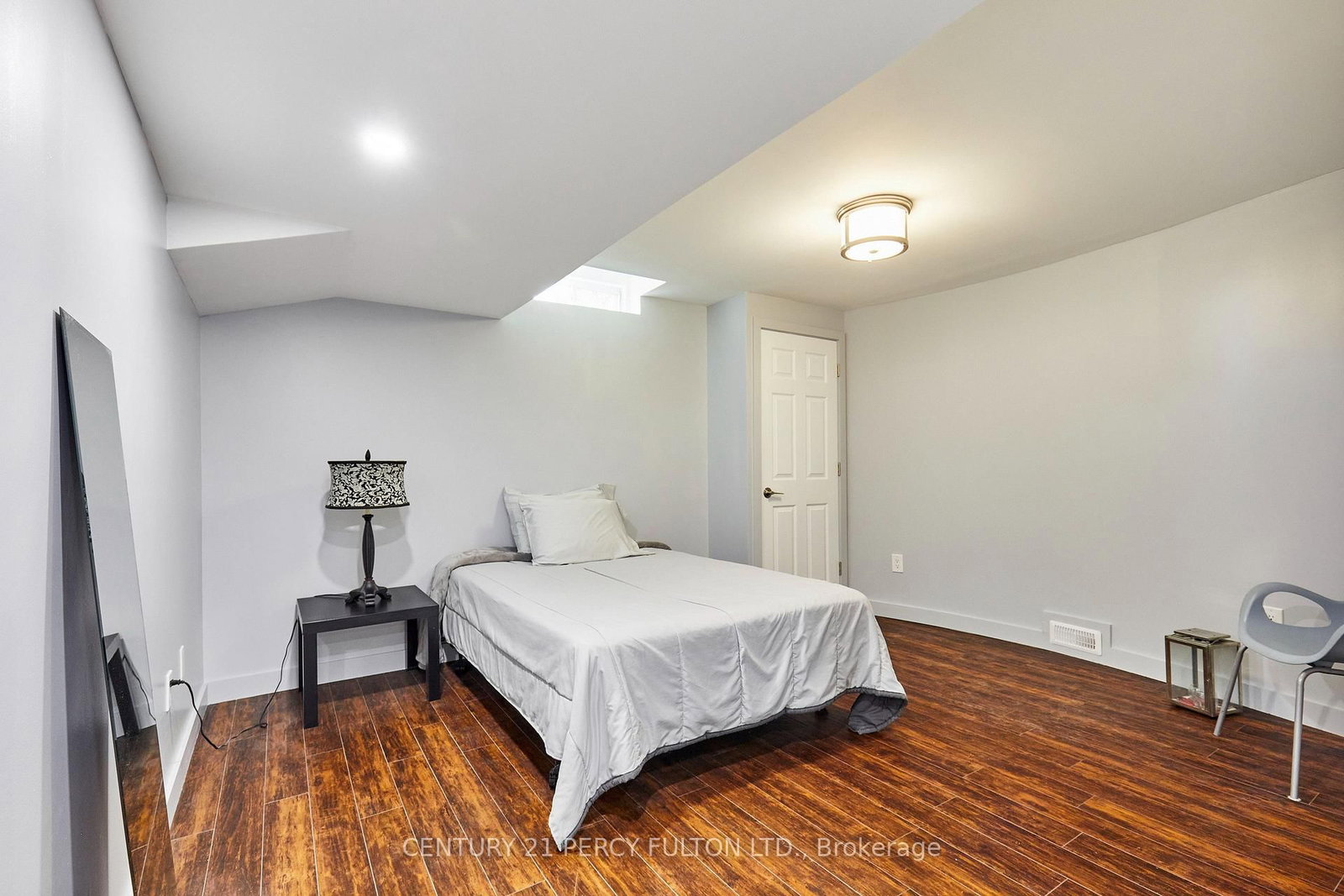 8 Mackeller Crt, Ajax — 40