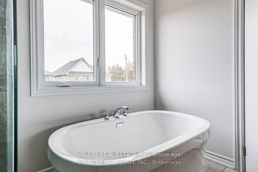 26 Sam Battaglia Cres, Georgina — 17