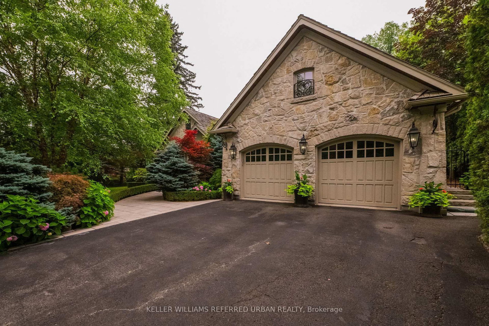 11 Country Club Dr, Toronto — 48