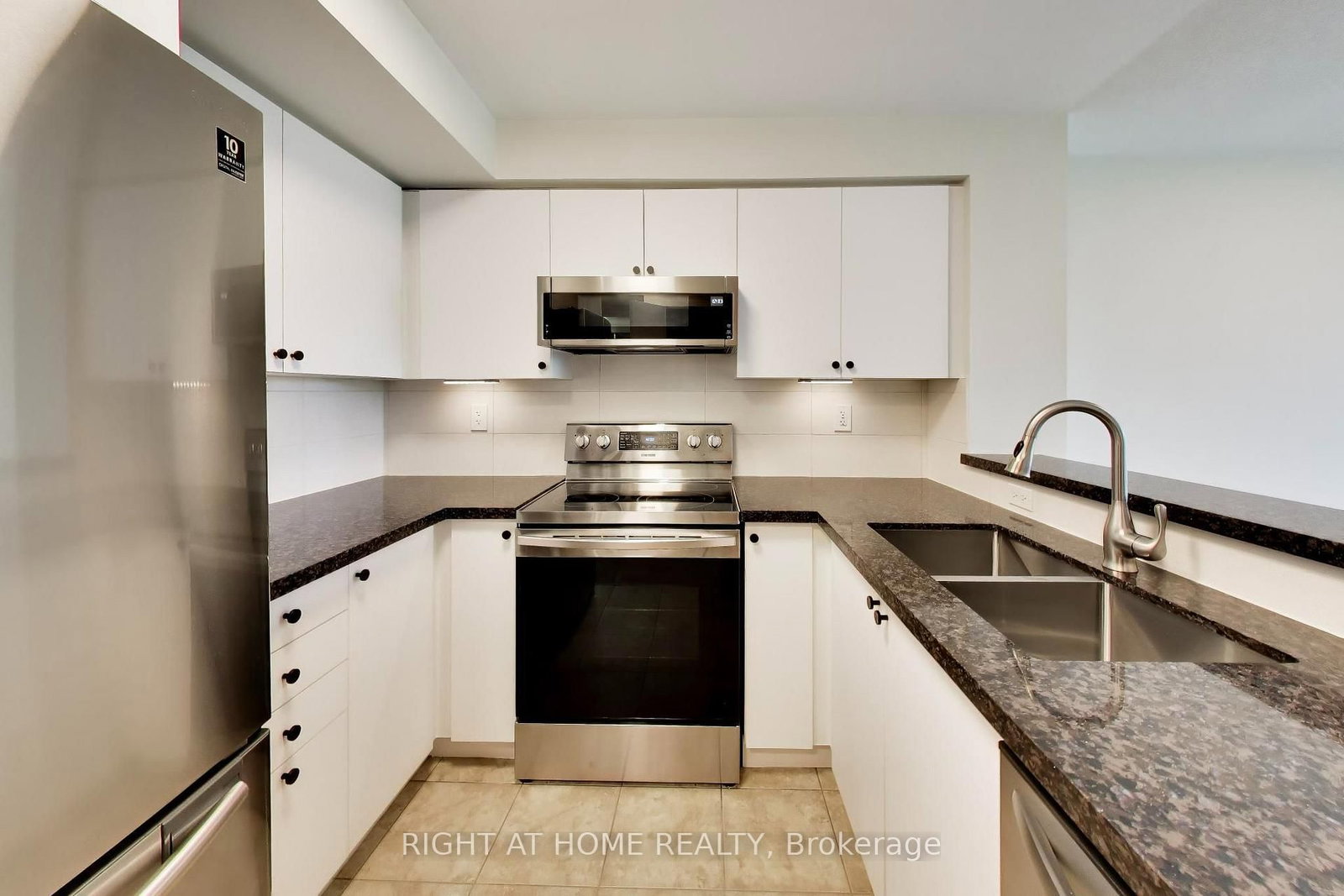 407-1040 The Queensway, Toronto — 16