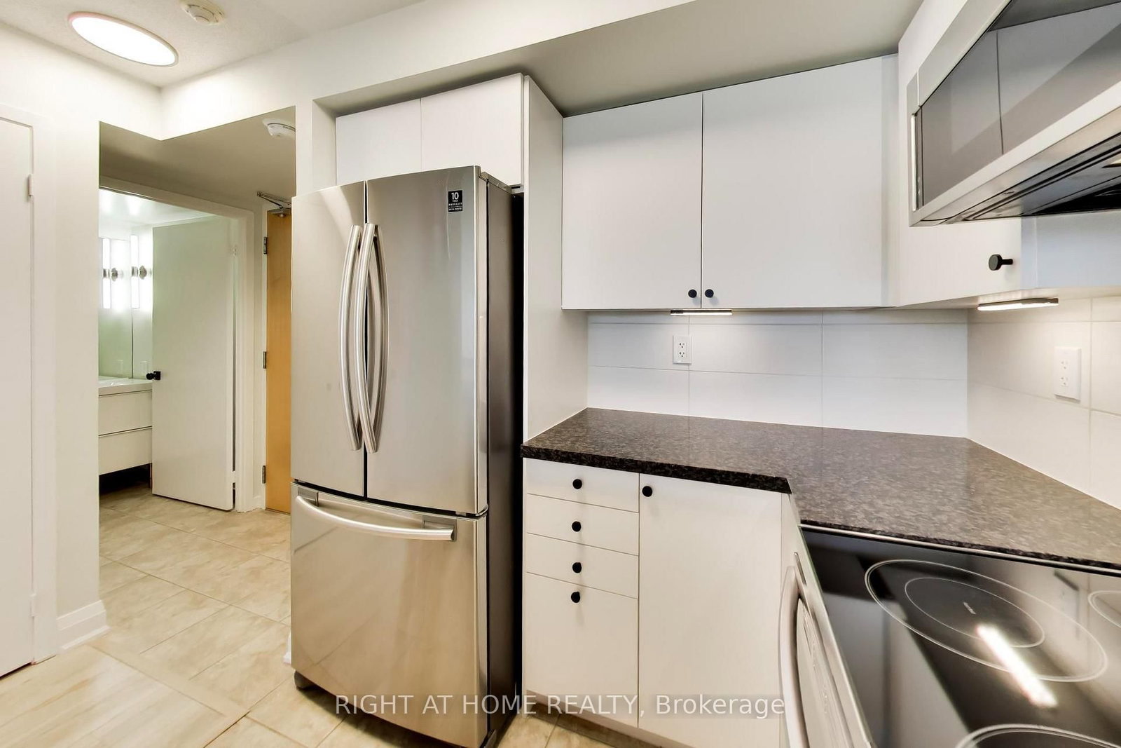407-1040 The Queensway, Toronto — 18