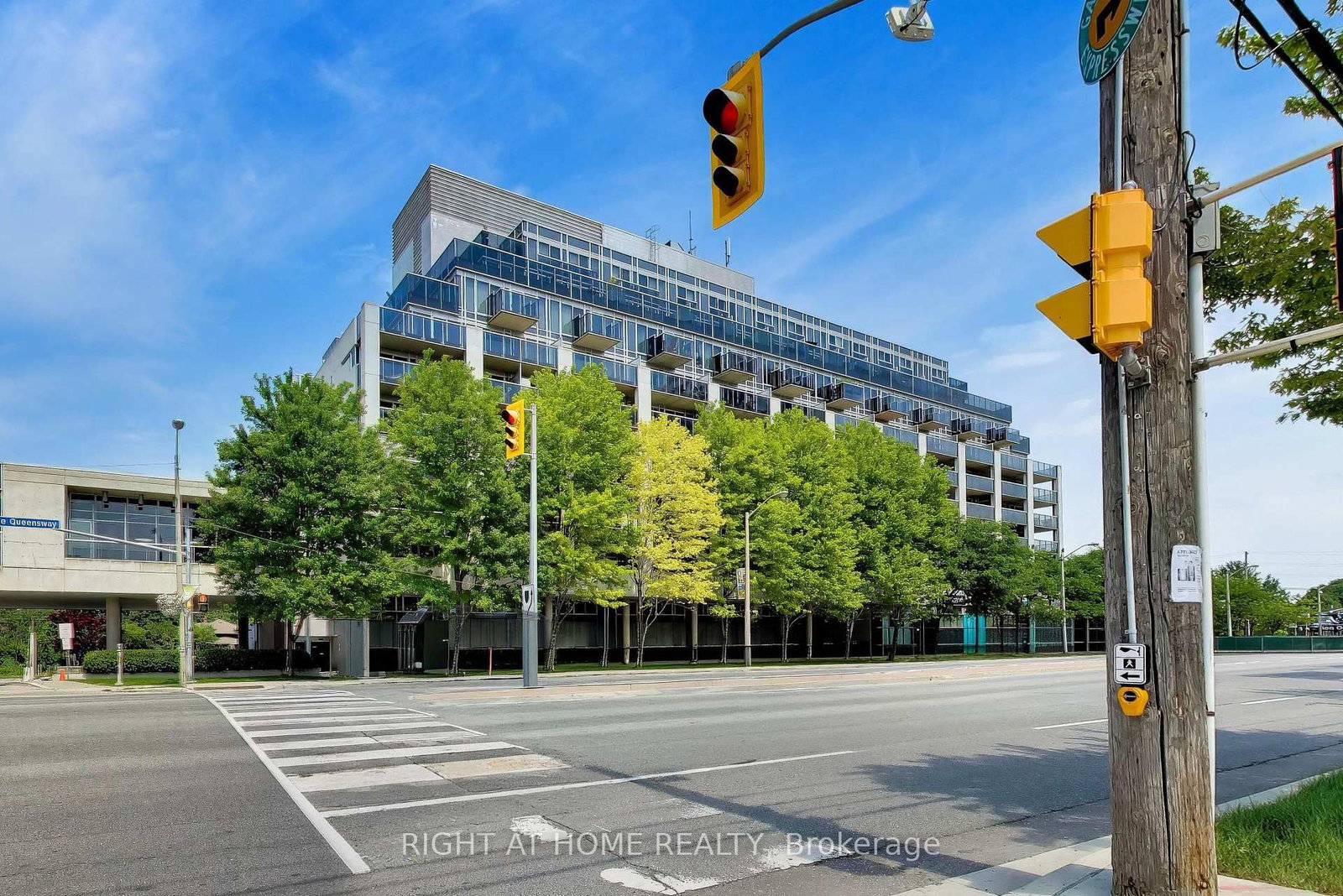 407-1040 The Queensway, Toronto — 3
