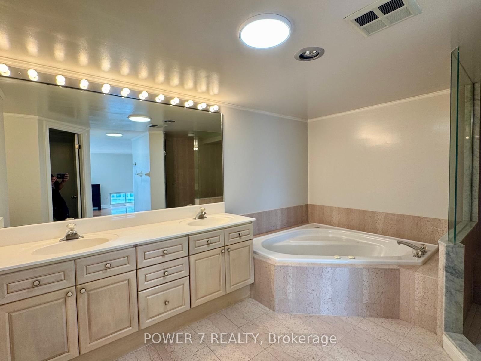 PH304-101 Subway Cres, Toronto — 26