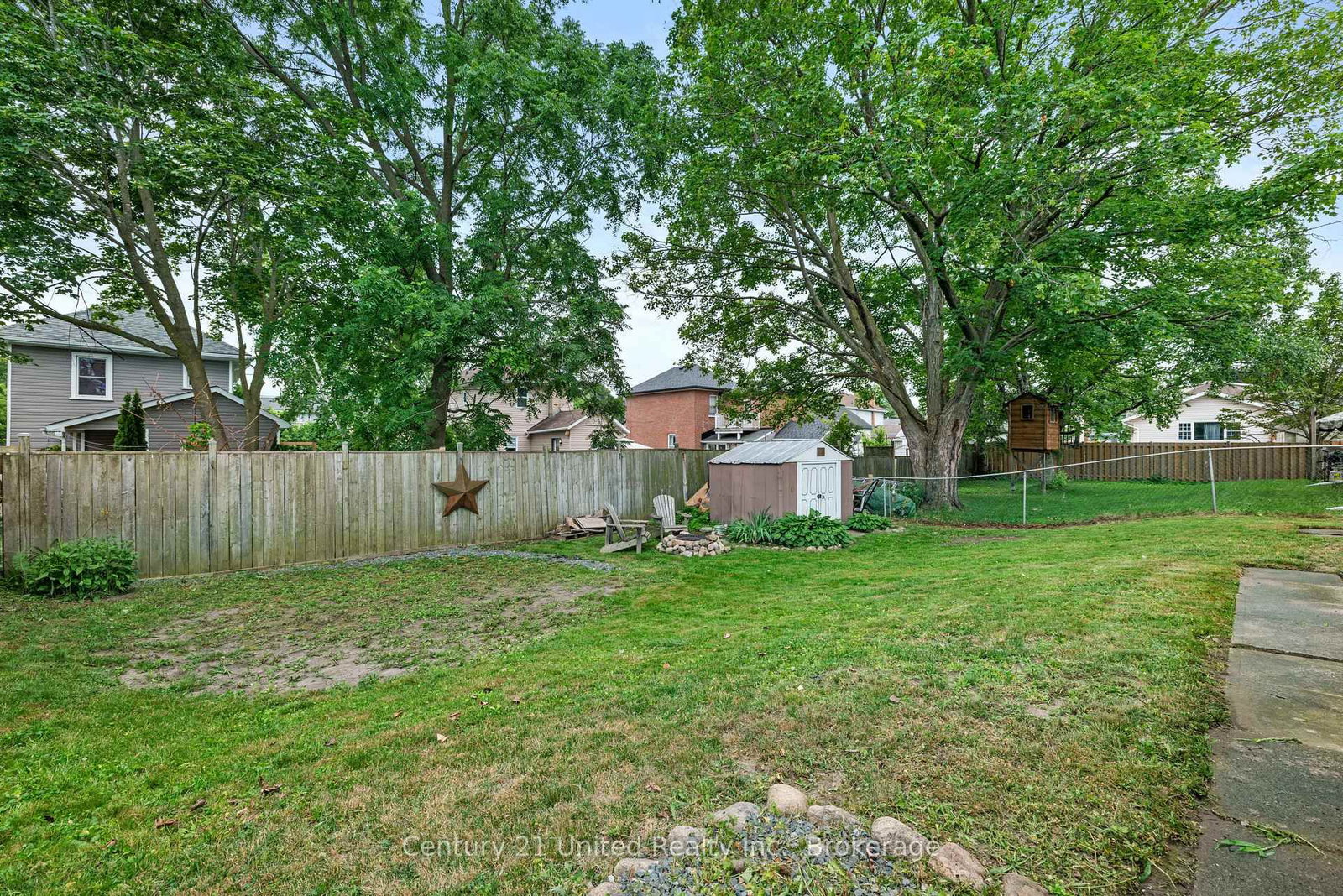 377 Chesterfield Ave, Peterborough — 24