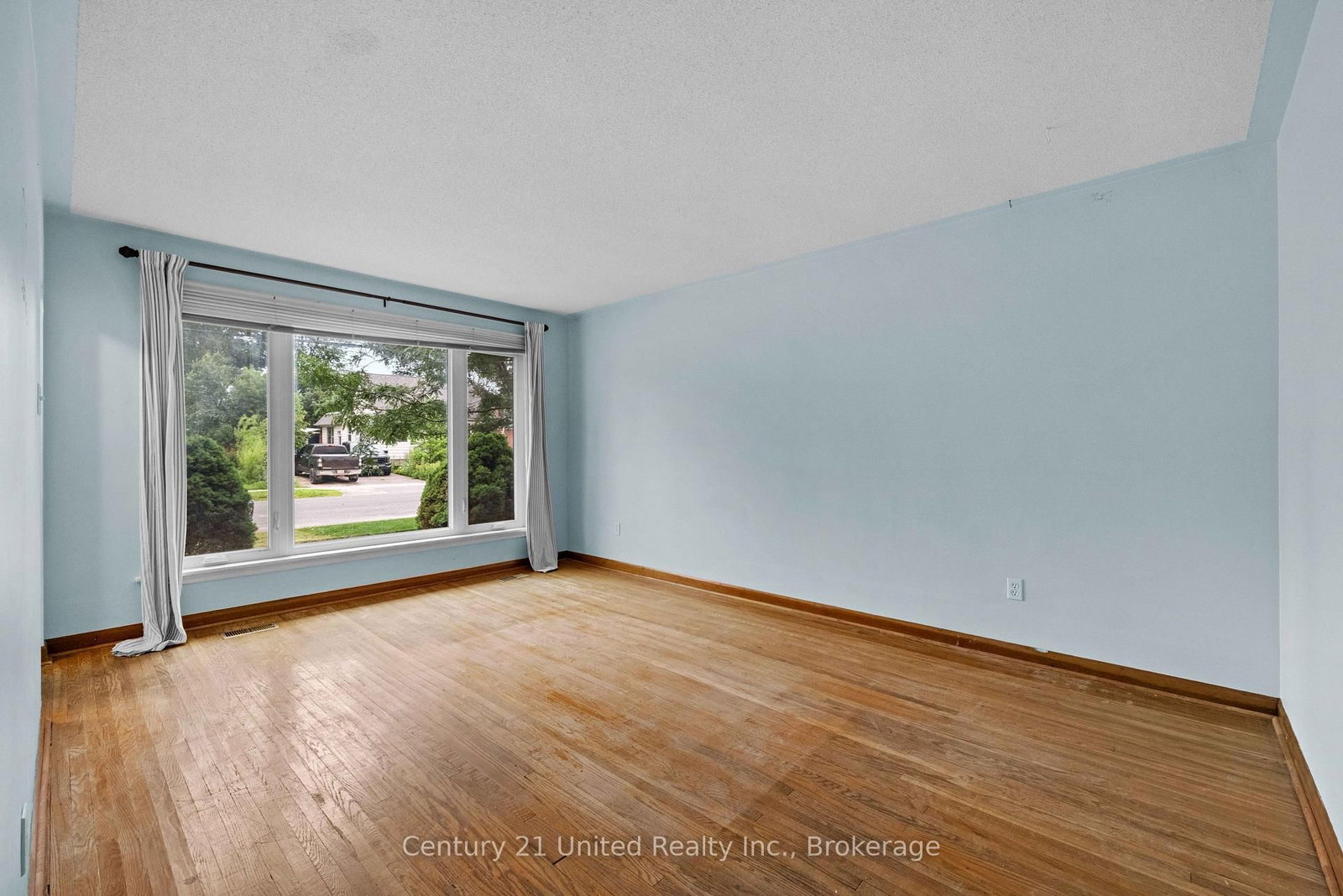 377 Chesterfield Ave, Peterborough — 3