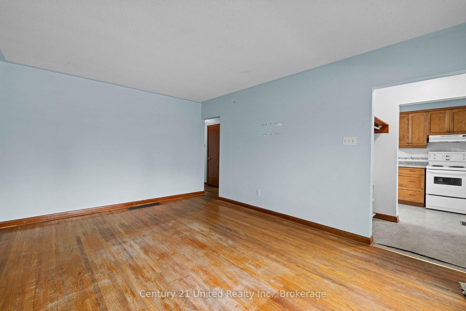 377 Chesterfield Ave, Peterborough — 4