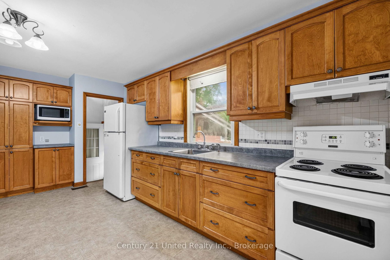 377 Chesterfield Ave, Peterborough — 5