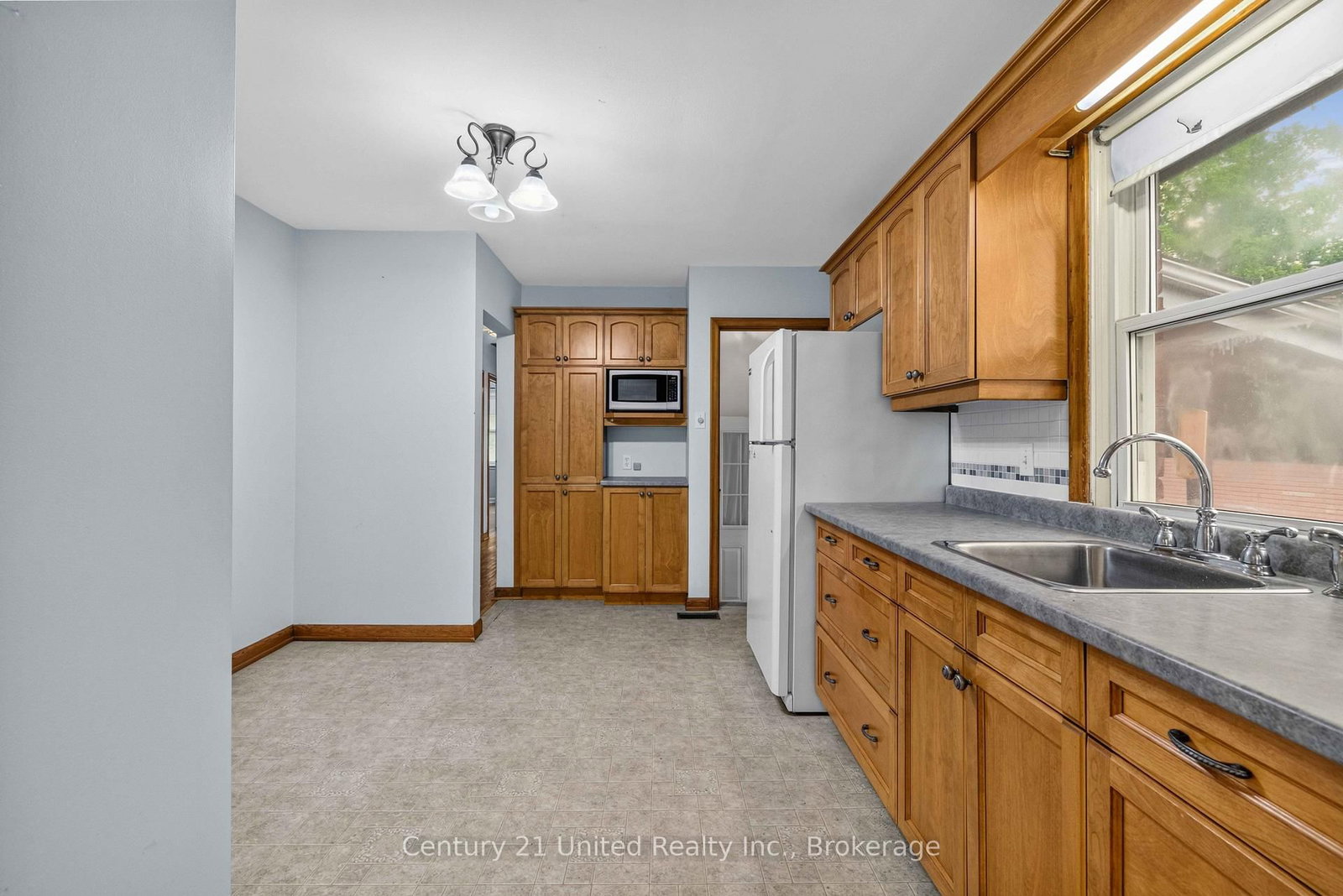 377 Chesterfield Ave, Peterborough — 6