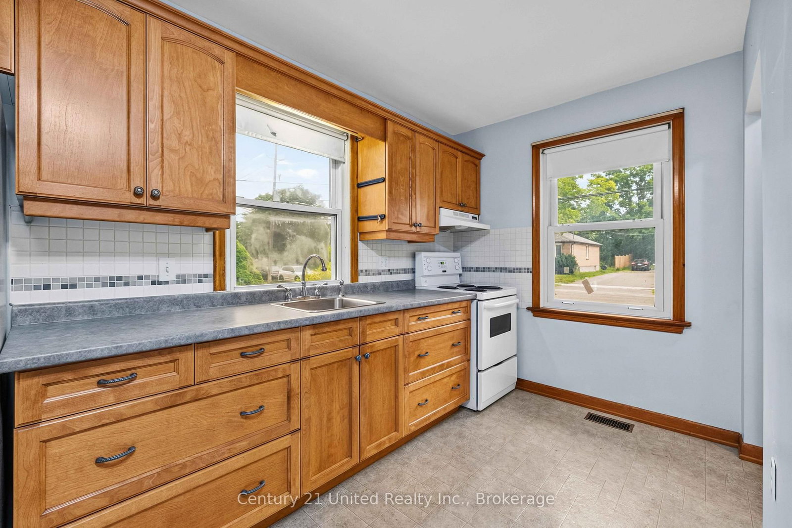 377 Chesterfield Ave, Peterborough — 7